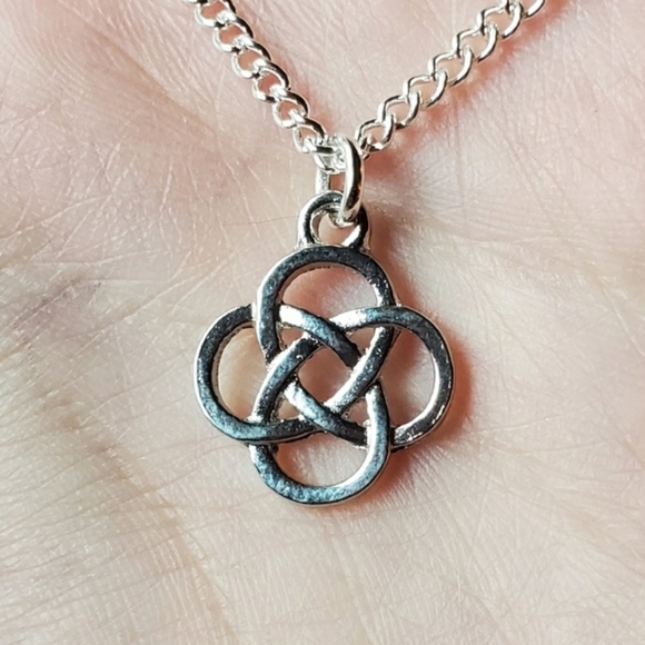 New Dainty Silver Celtic Knot Necklace - Picture 3 of 8